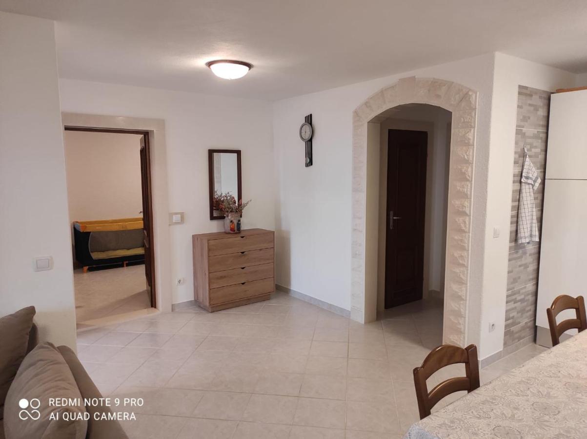 Apartments Marko Sutivan Insel Brac Exterior photo