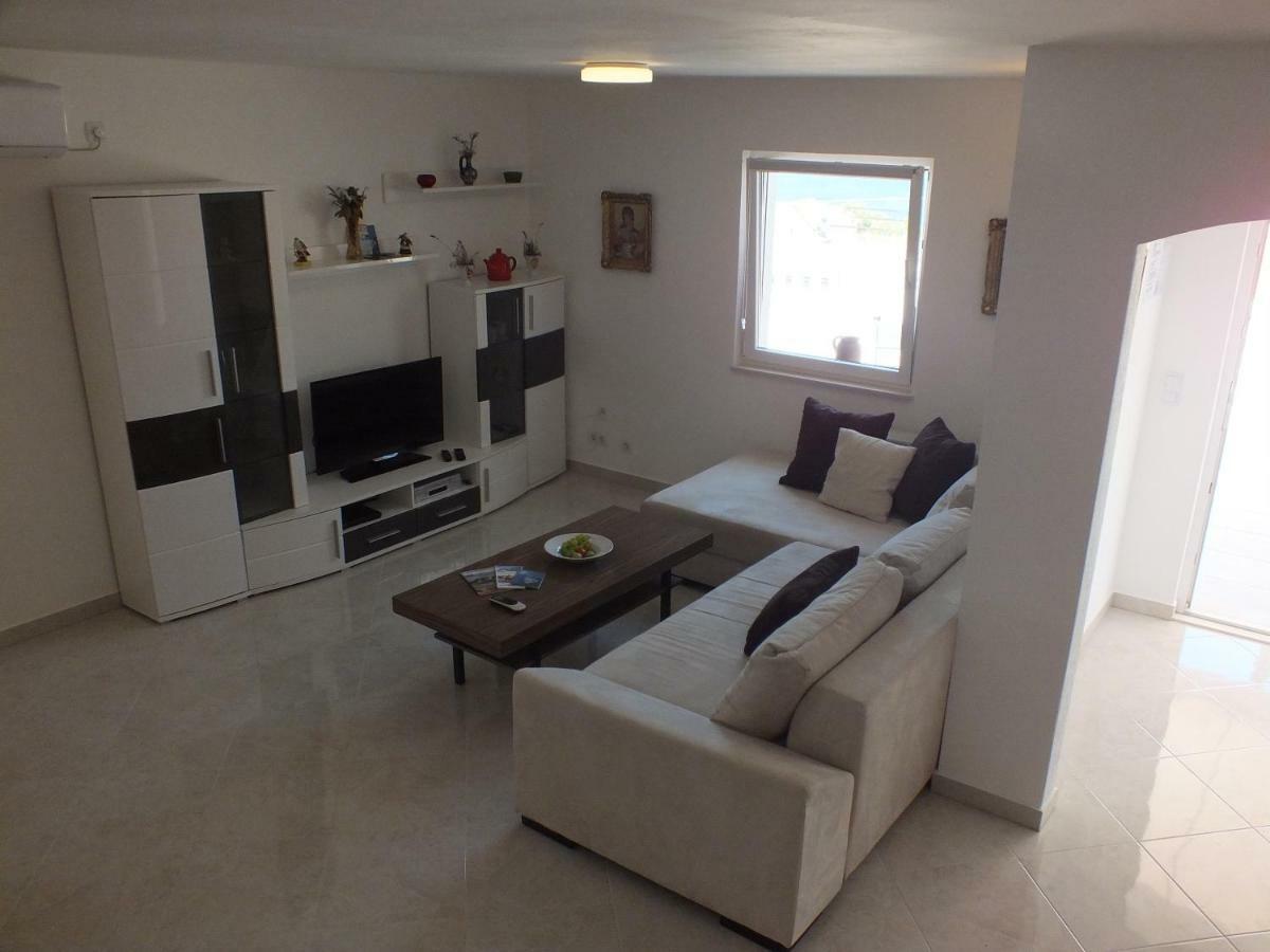 Apartments Marko Sutivan Insel Brac Exterior photo
