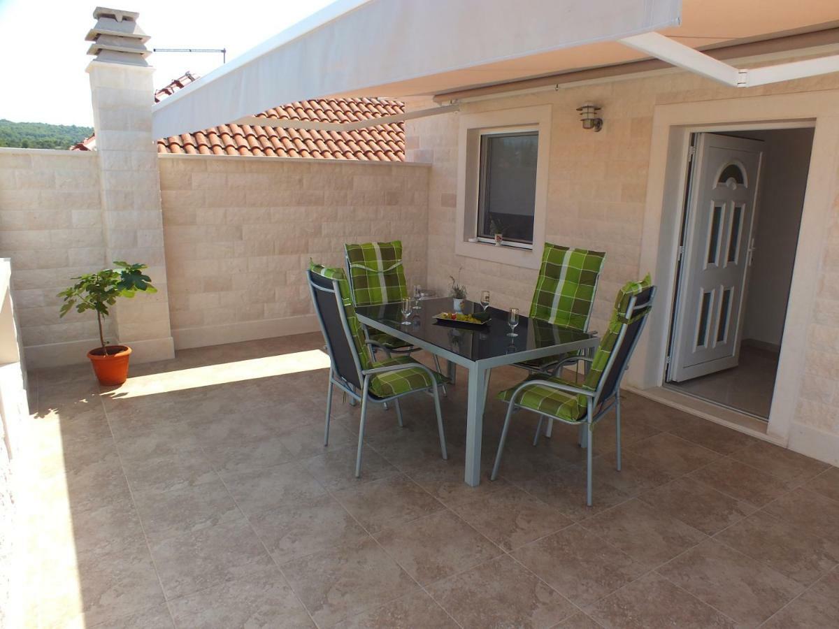 Apartments Marko Sutivan Insel Brac Exterior photo