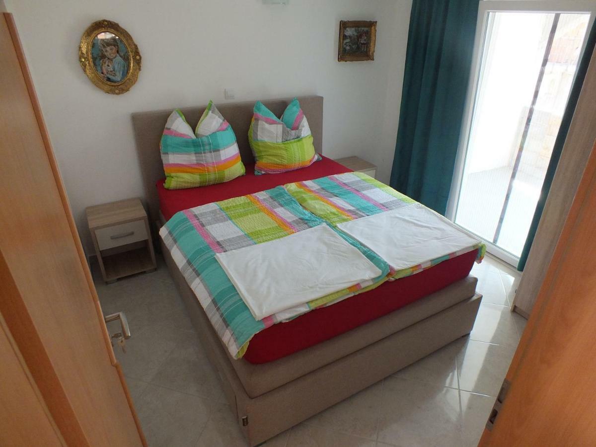 Apartments Marko Sutivan Insel Brac Exterior photo