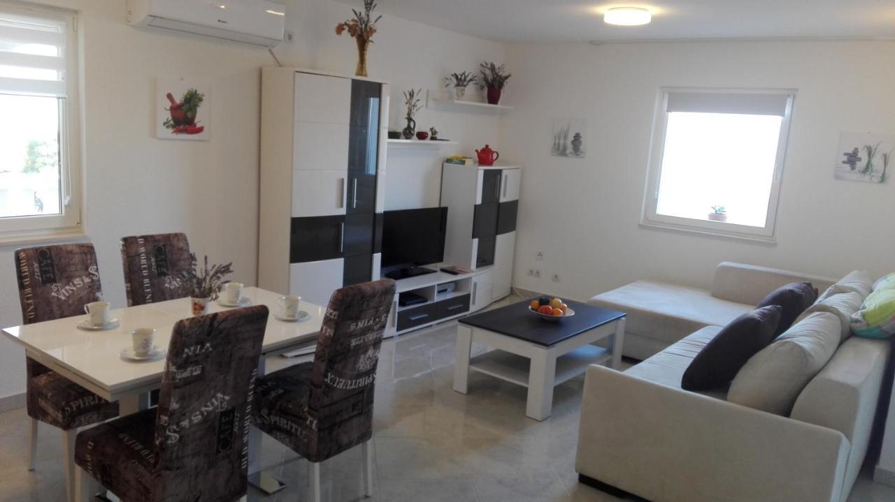 Apartments Marko Sutivan Insel Brac Exterior photo