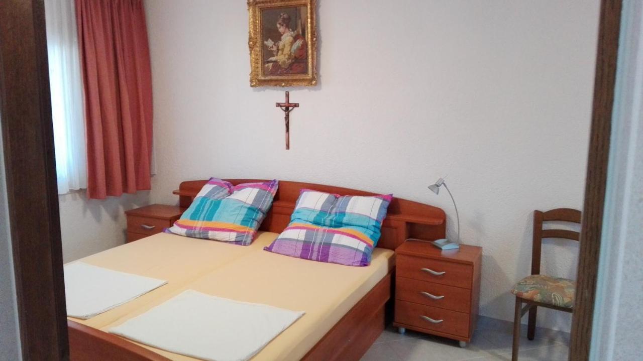 Apartments Marko Sutivan Insel Brac Exterior photo